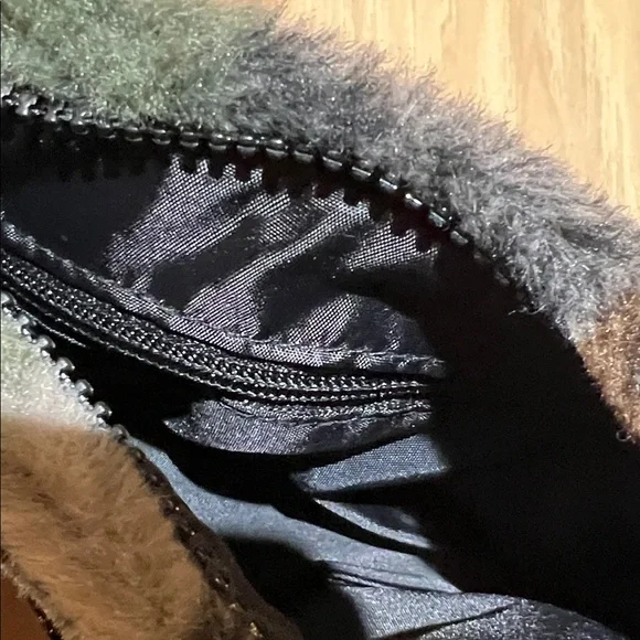 Carhartt Green and Black Furry Crossbody Bag - Picture 7 of 7
